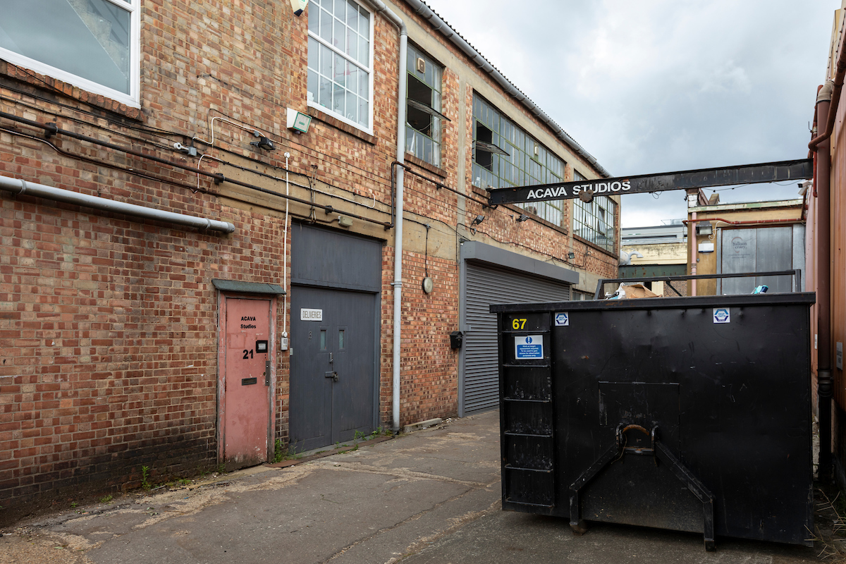 Lombard Road, Studio 22