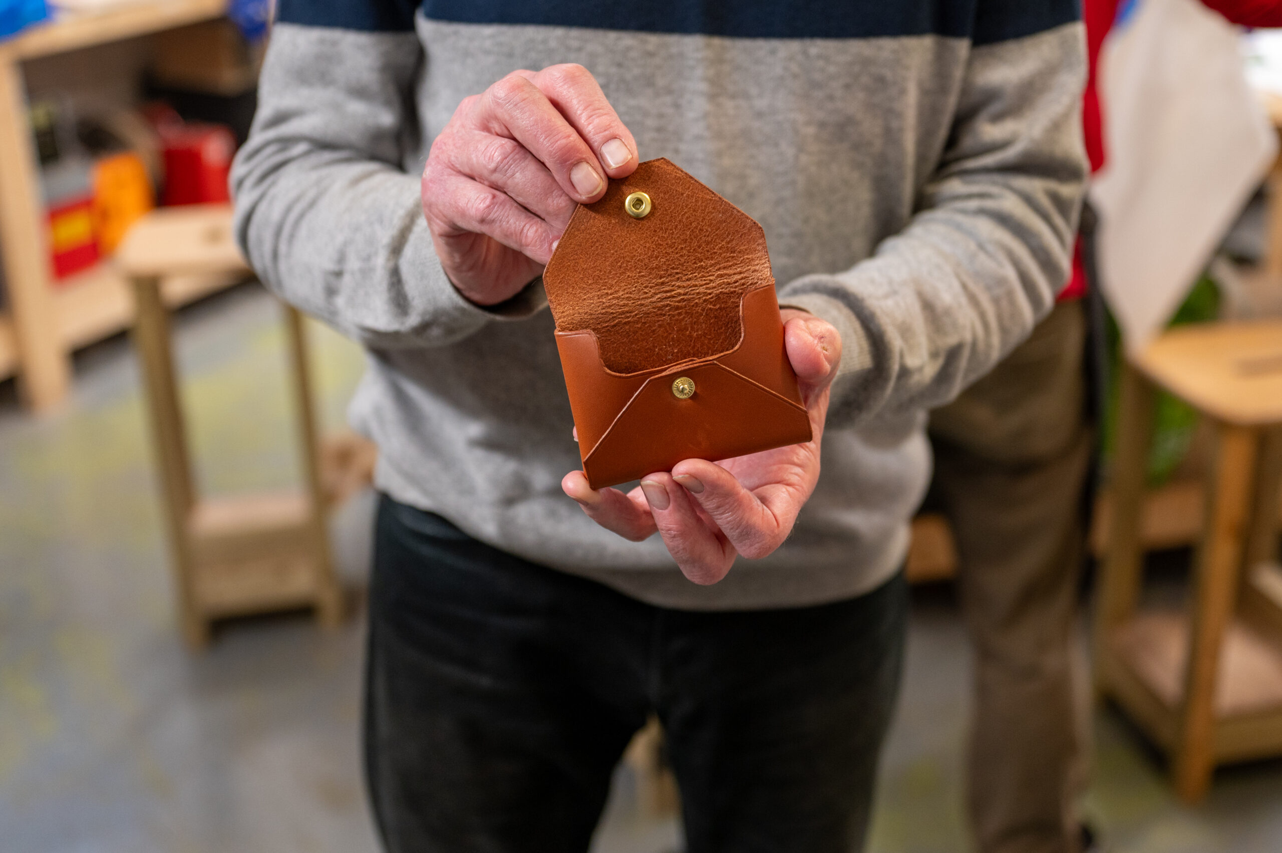 Leatherworking course by Yusuf Osman at ACAVA's Makerspace in 2023. Photo by ACAVA Shoots (Andreia Sofia Leitão)